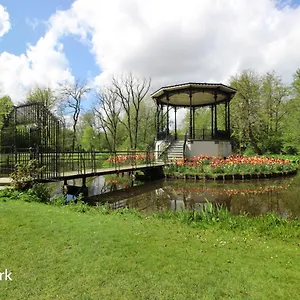 Bed & Breakfast Romantic Ground Floor In Pijp Near Sarphatipark, Amsterdam