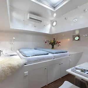  Oda ve Kahvaltı Houseboat Volle Maan