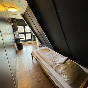  Hostel Utopia