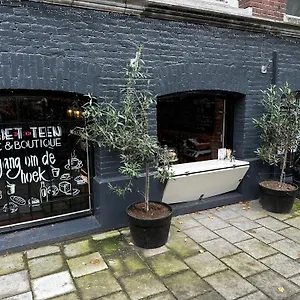 Nine(t)teen Bed & Breakfast