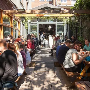  Ostello St Christophers At The Winston
